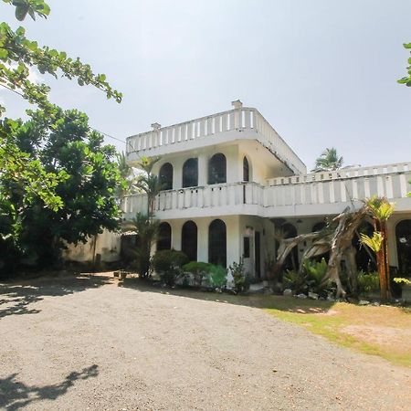 Oyo 459 Barasti Beach Resort كالوتارا المظهر الخارجي الصورة